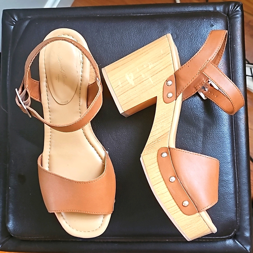 Universal Thread Brown Block Heel Sandals